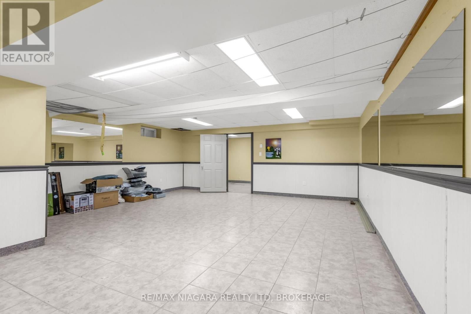 4850 HILLSIDE DRIVE Image 33