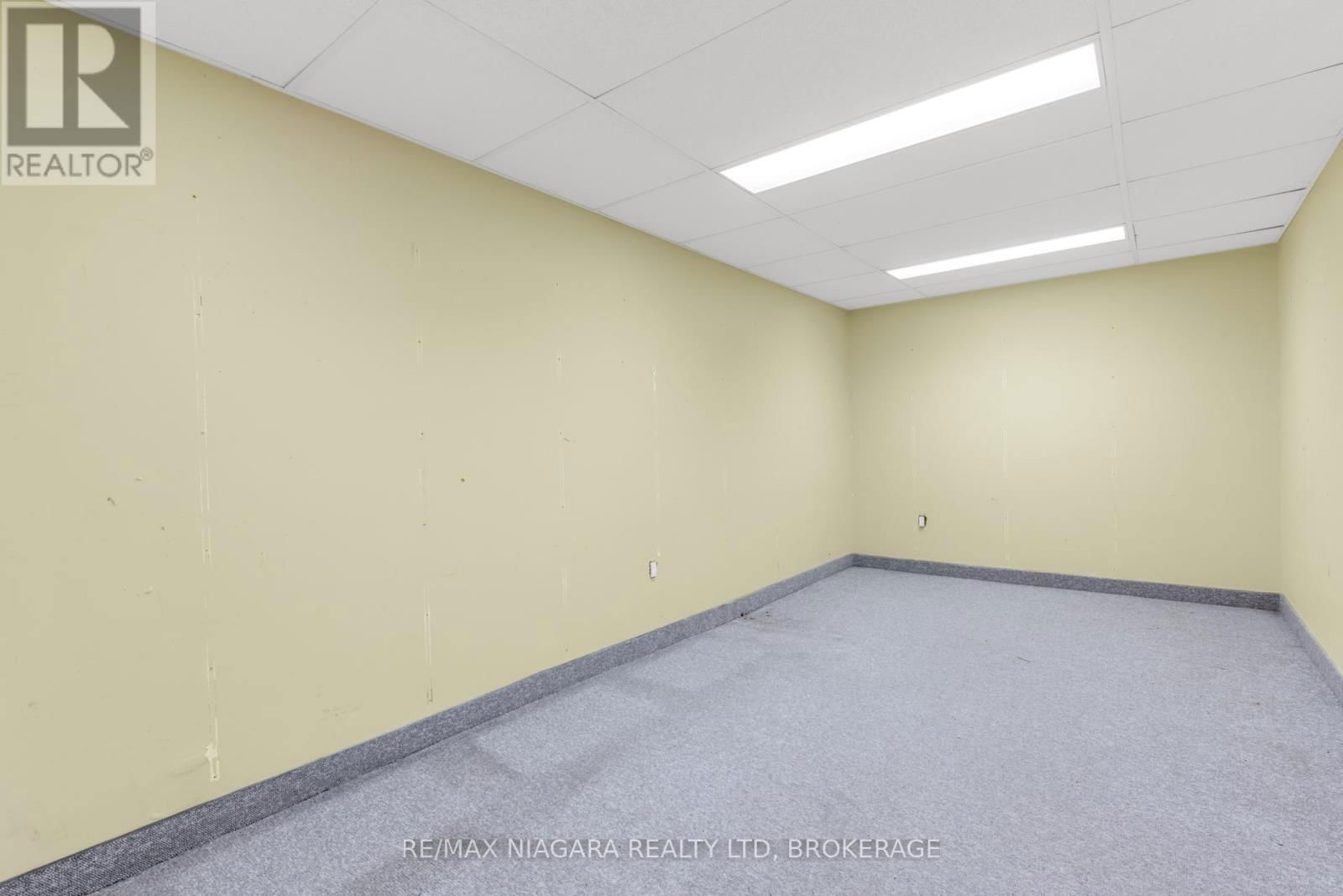 4850 HILLSIDE DRIVE Image 35