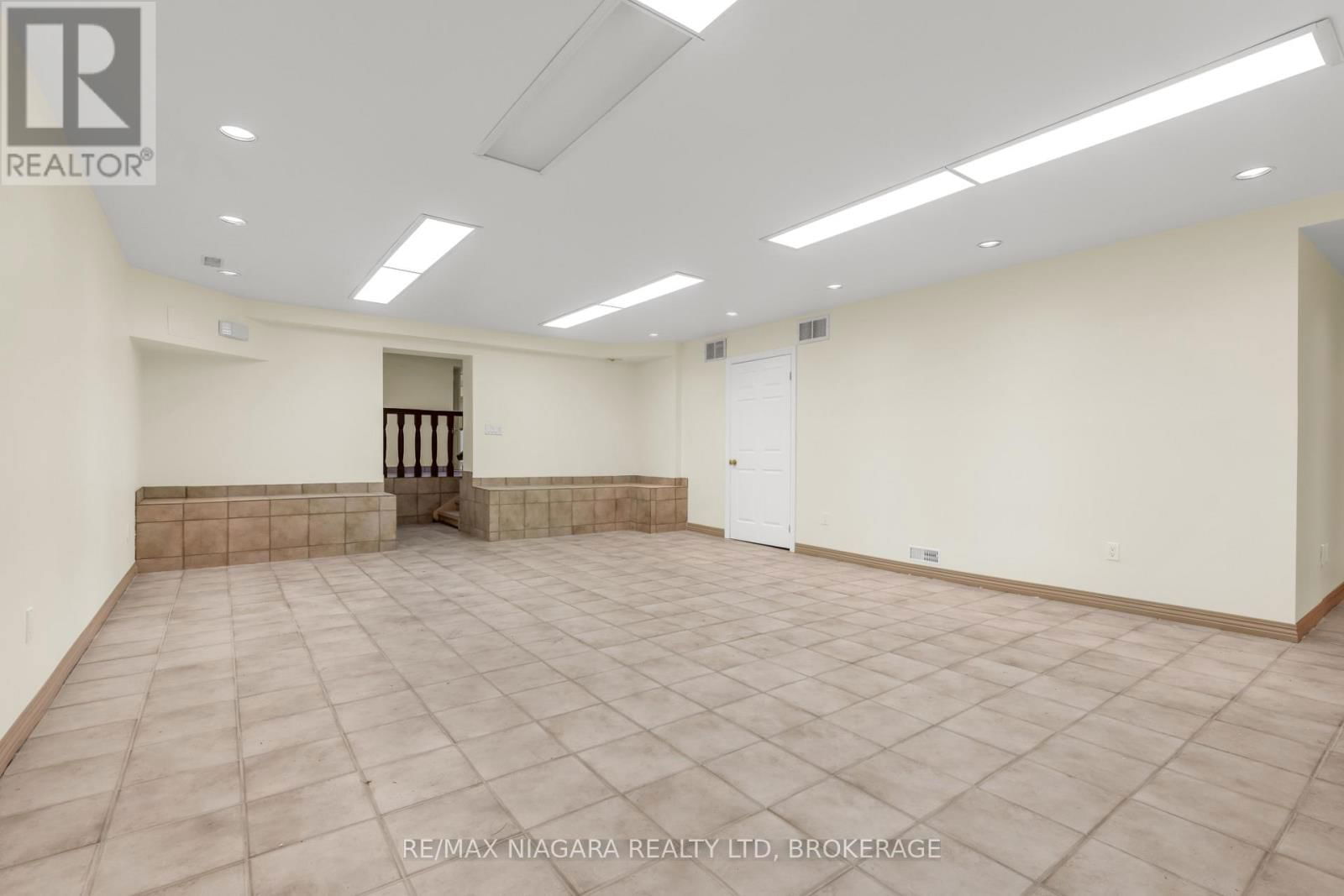 4850 HILLSIDE DRIVE Image 37