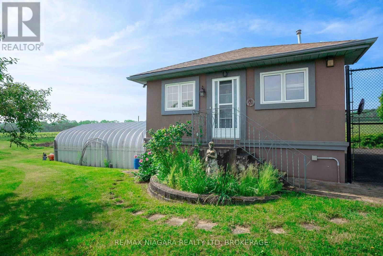 4850 HILLSIDE DRIVE Image 44