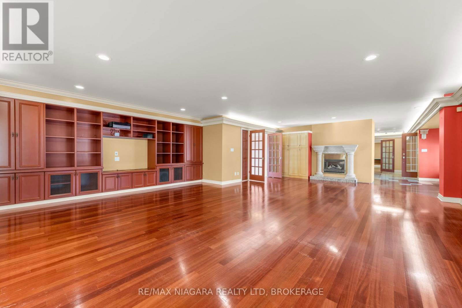 4850 HILLSIDE DRIVE Image 9