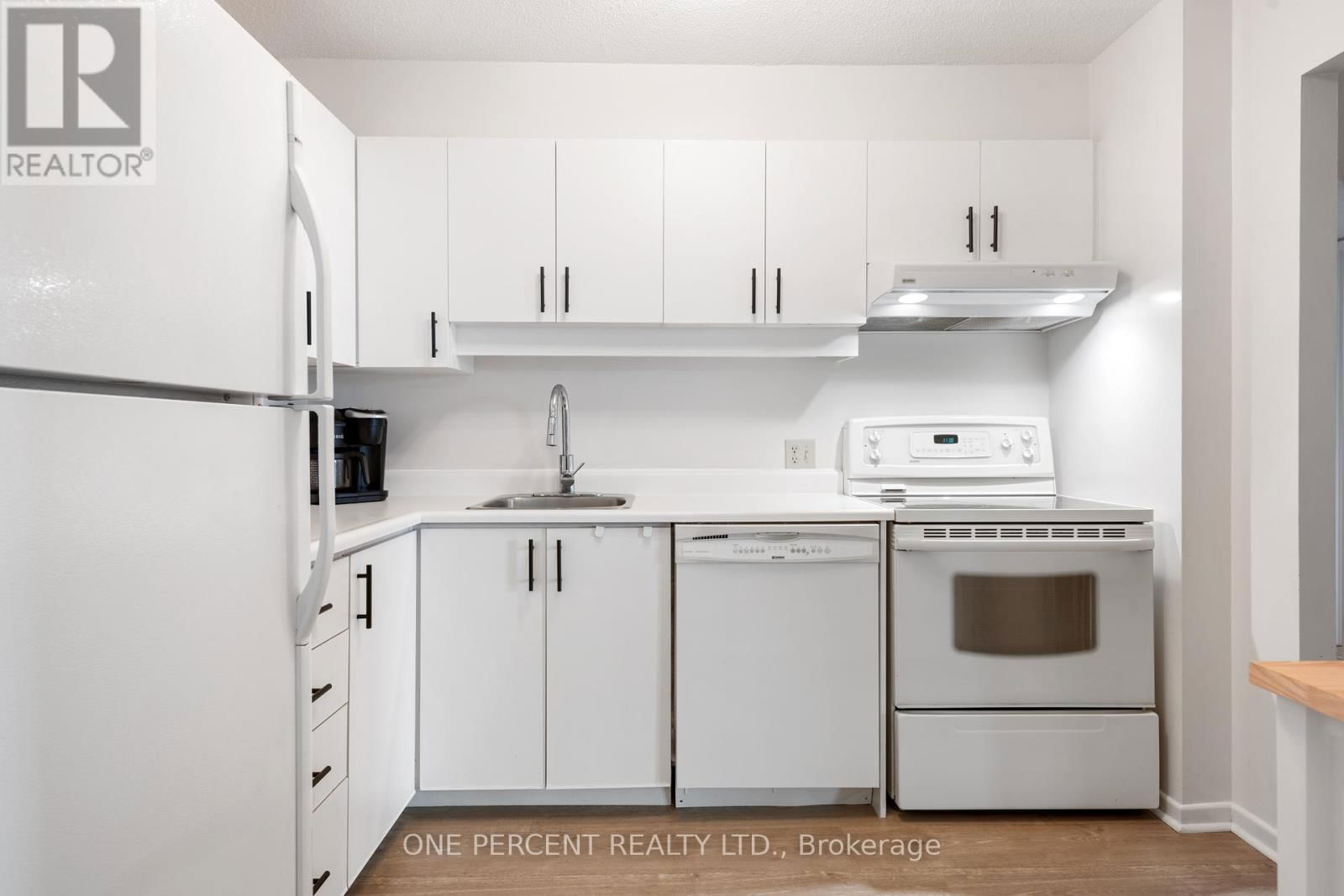 502 - 309 CUMBERLAND STREET Image 12
