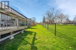 4 - 5490 PRINCE EDWARD AVENUE Image 24