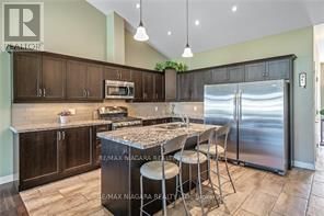 4 - 5490 PRINCE EDWARD AVENUE Image 6