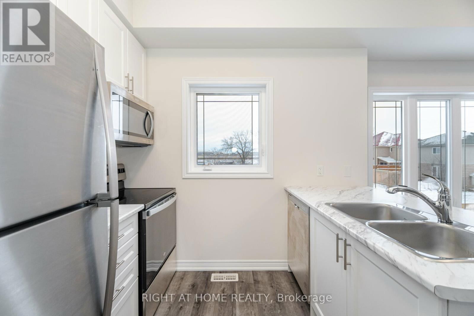 44 - 19 PICARDY DRIVE Image 12
