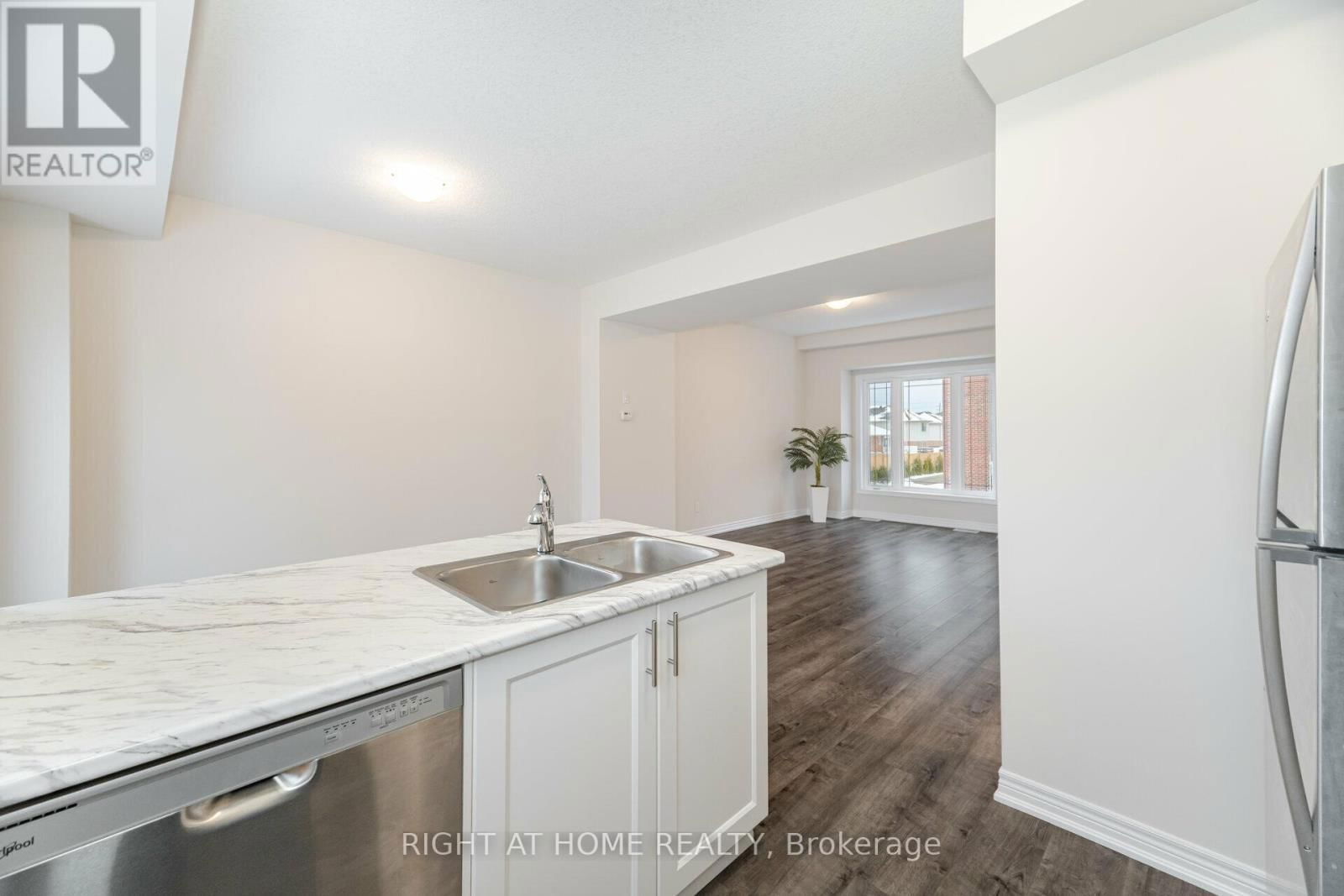 44 - 19 PICARDY DRIVE Image 13