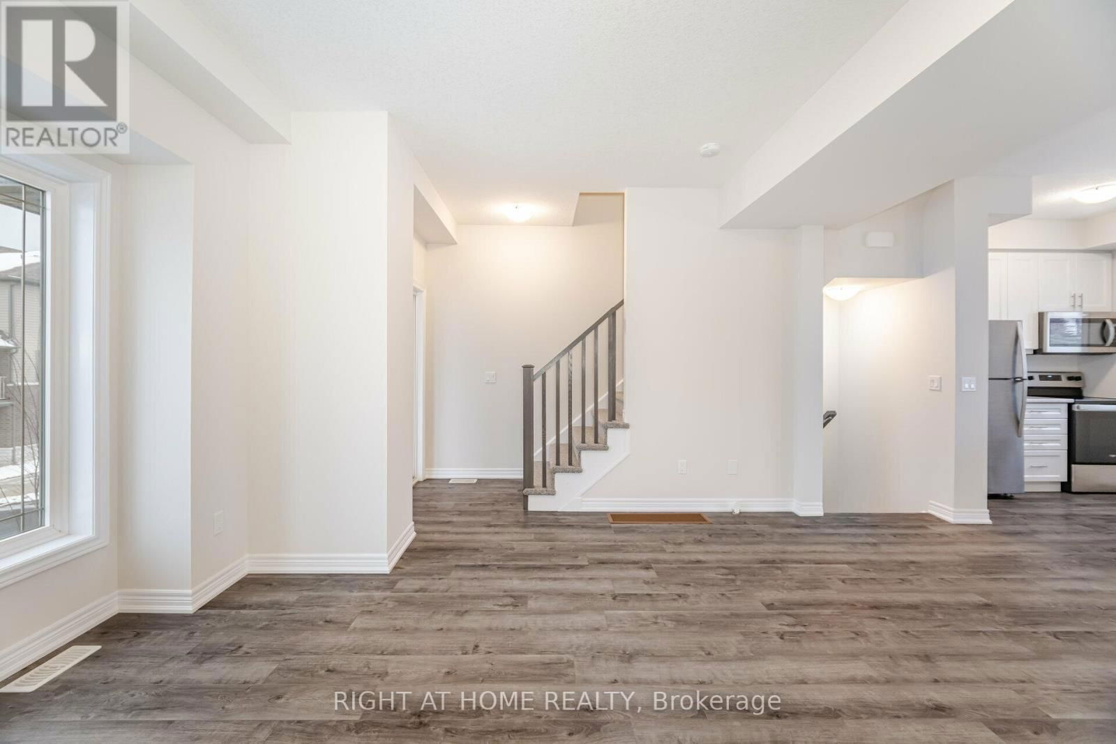 44 - 19 PICARDY DRIVE Image 18