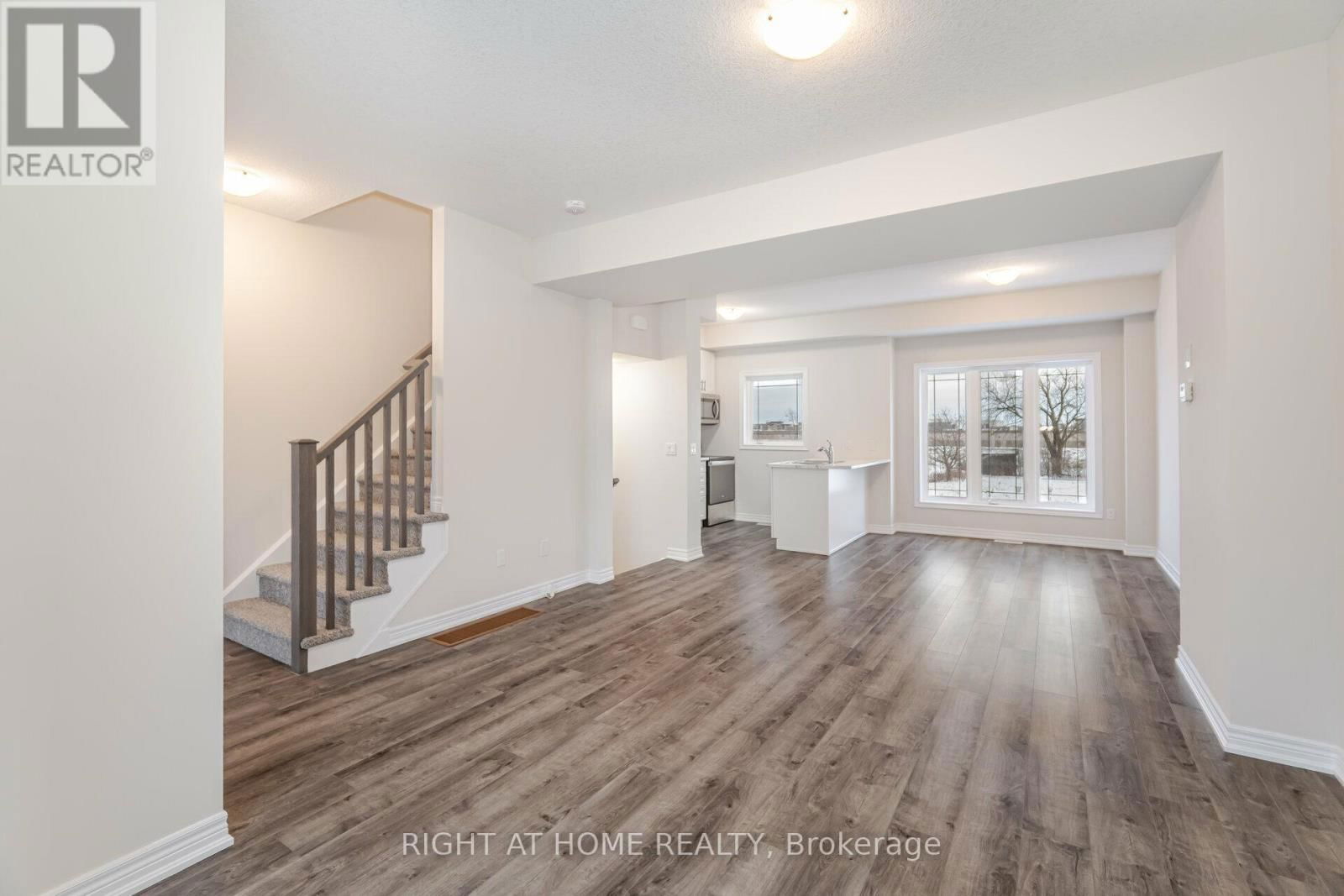 44 - 19 PICARDY DRIVE Image 19