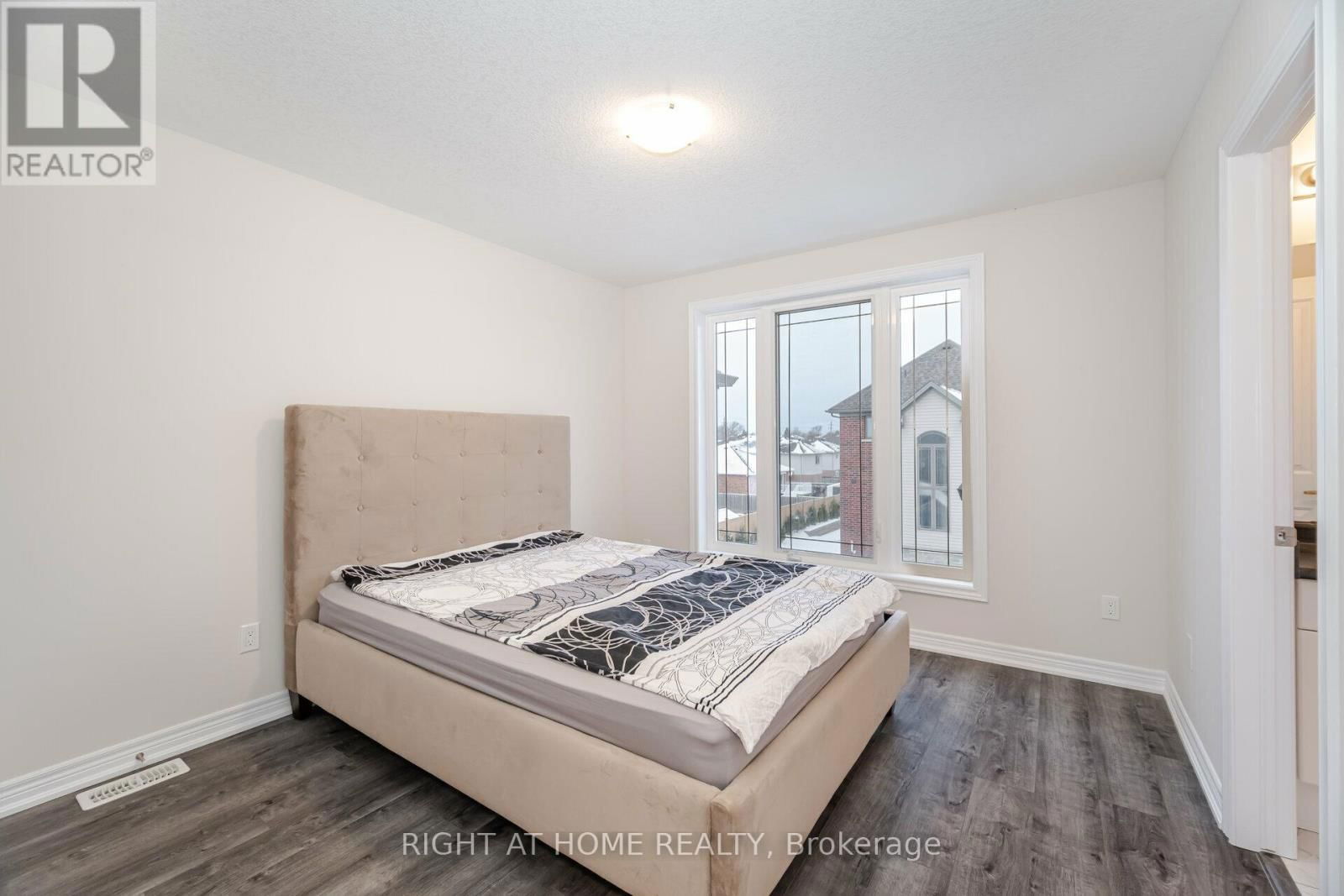 44 - 19 PICARDY DRIVE Image 23