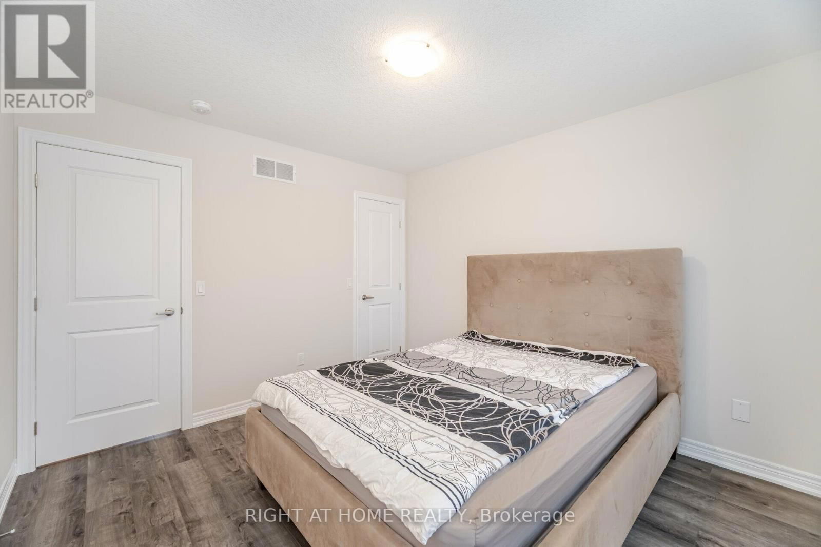 44 - 19 PICARDY DRIVE Image 24