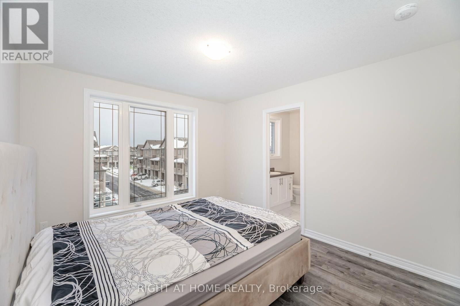 44 - 19 PICARDY DRIVE Image 25