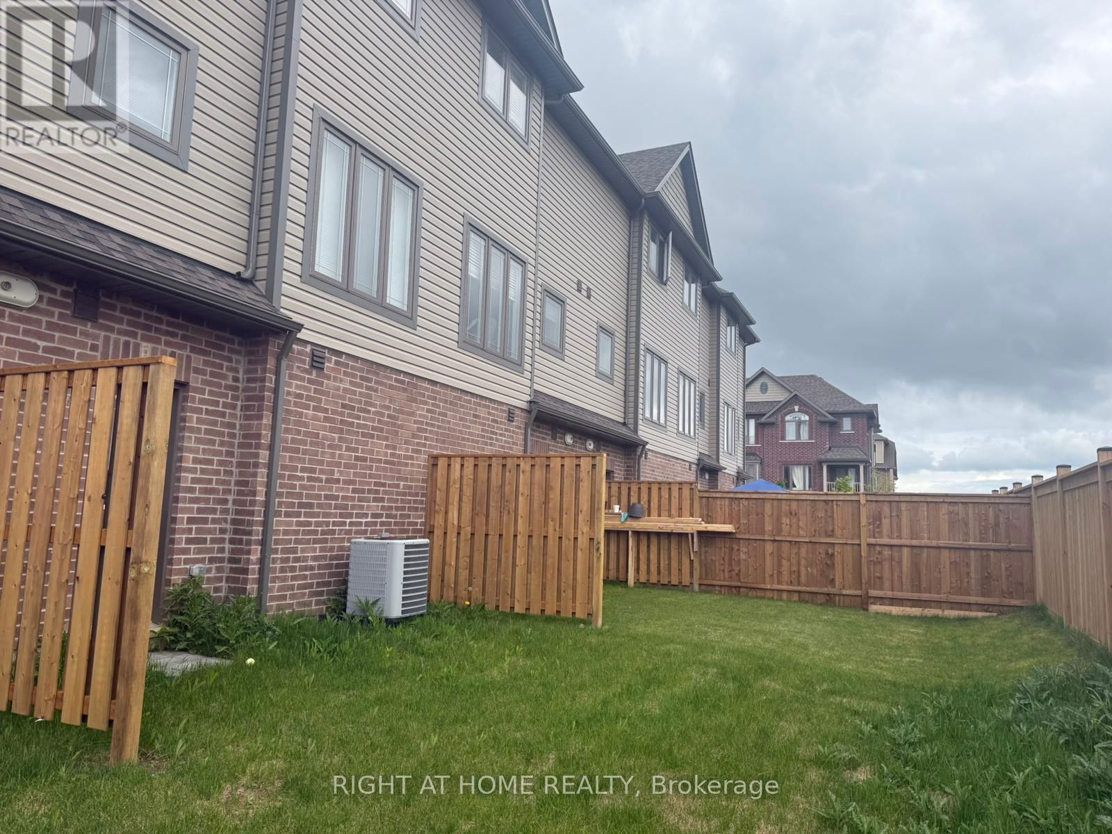 44 - 19 PICARDY DRIVE Image 37