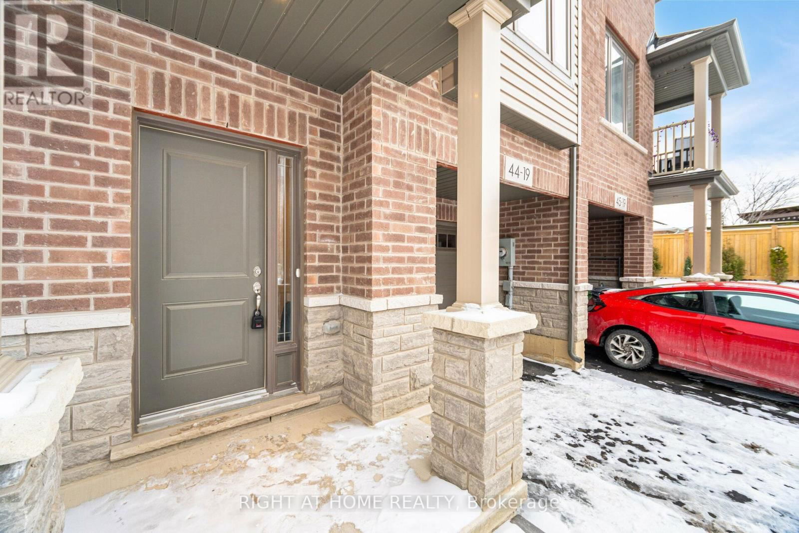 44 - 19 PICARDY DRIVE Image 4