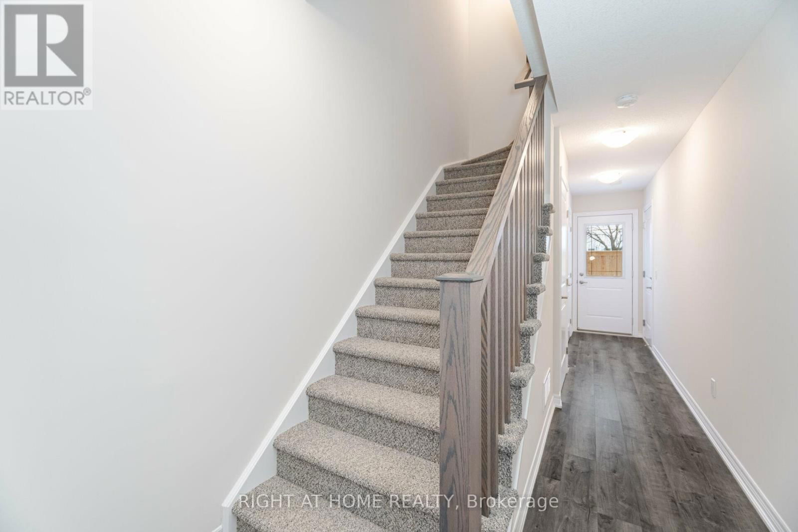 44 - 19 PICARDY DRIVE Image 6