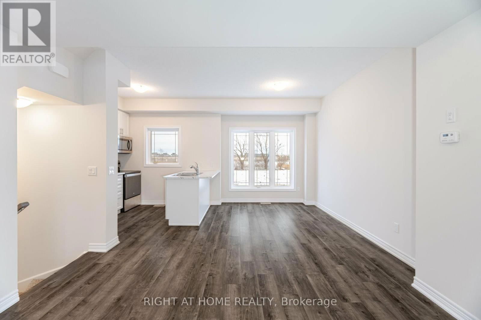 44 - 19 PICARDY DRIVE Image 9