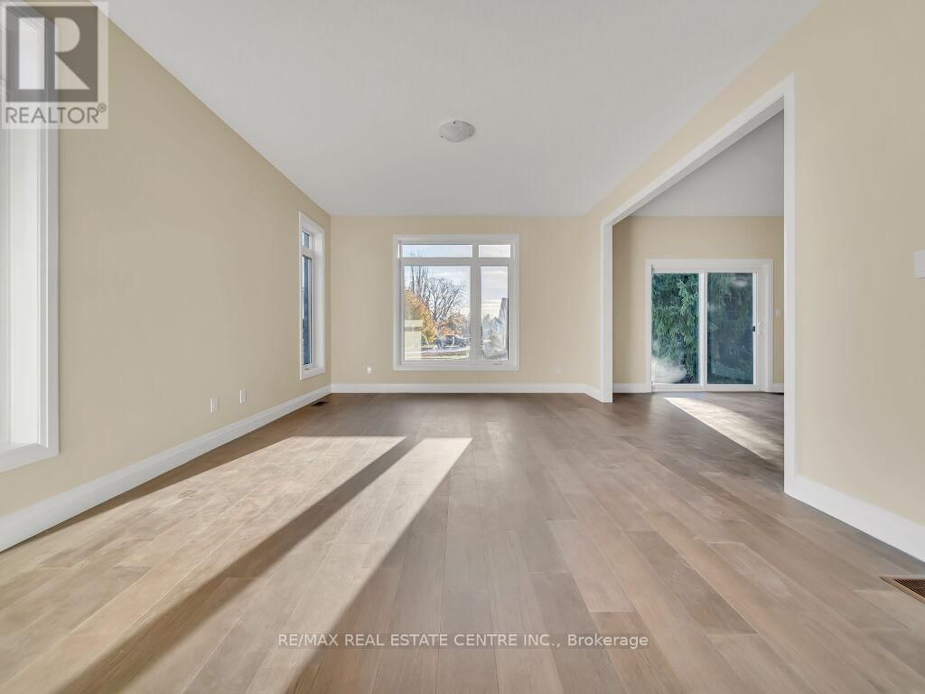 4 ELM STREET Image 12