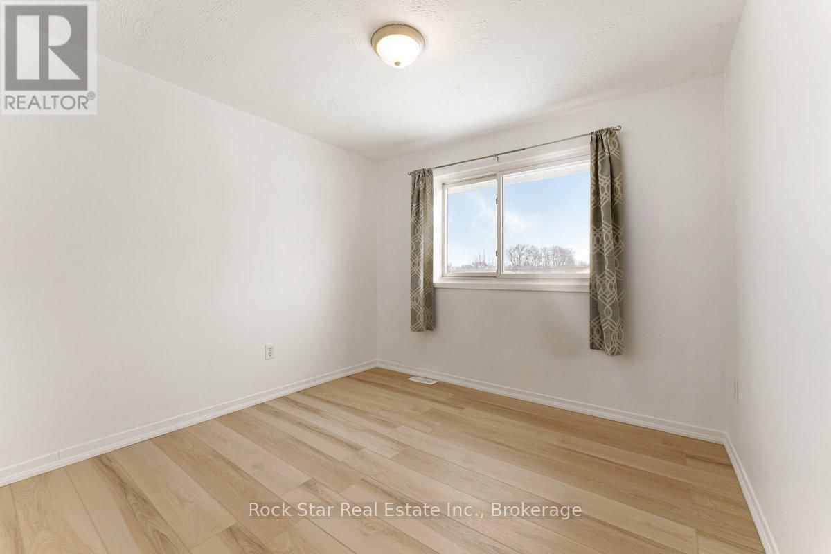 6952 WARDEN AVENUE Image 14