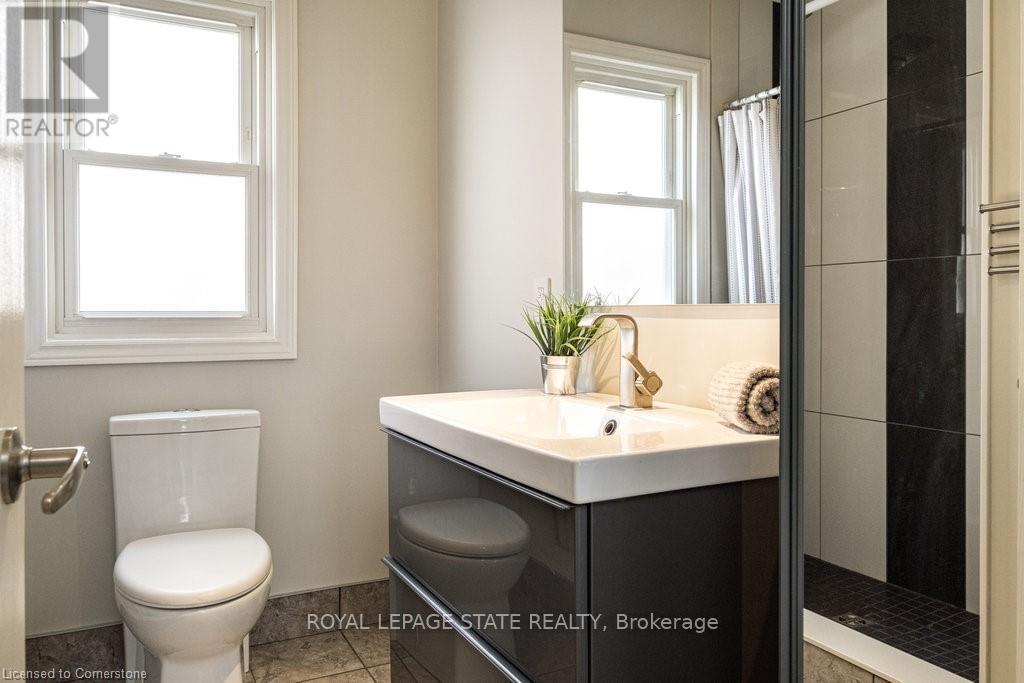 134 CRAIGROYSTON ROAD Image 17