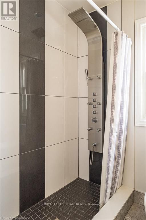 134 CRAIGROYSTON ROAD Image 18