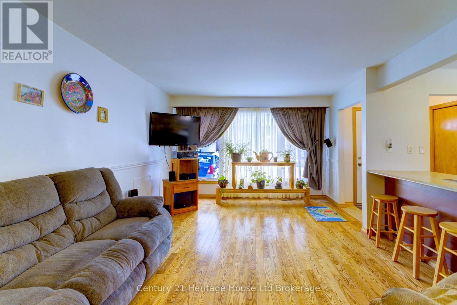 72 MAGNOLIA DRIVE Image 9