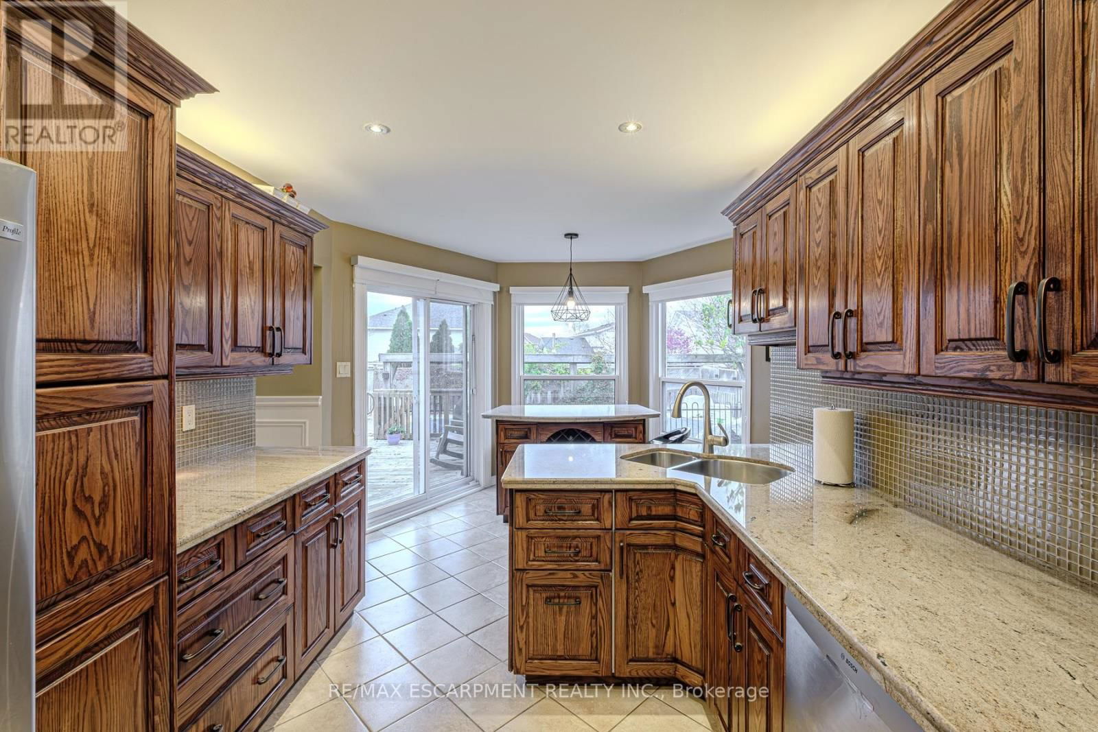 106 RUSHDALE DRIVE Image 13