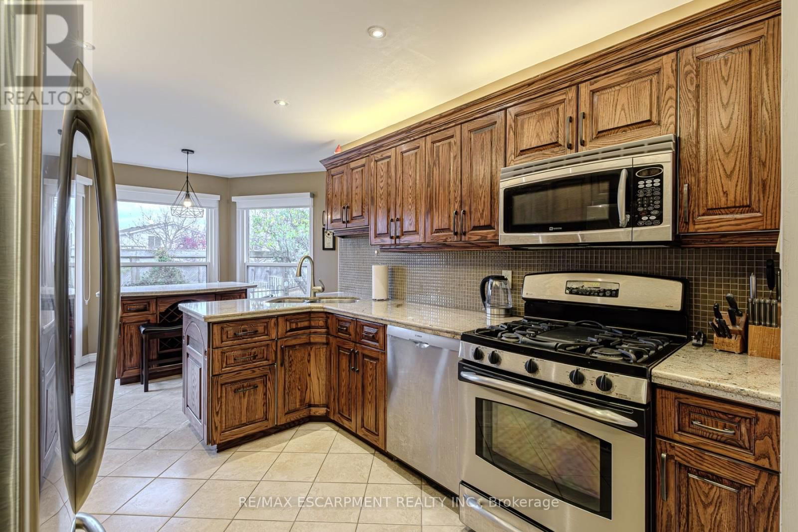 106 RUSHDALE DRIVE Image 14