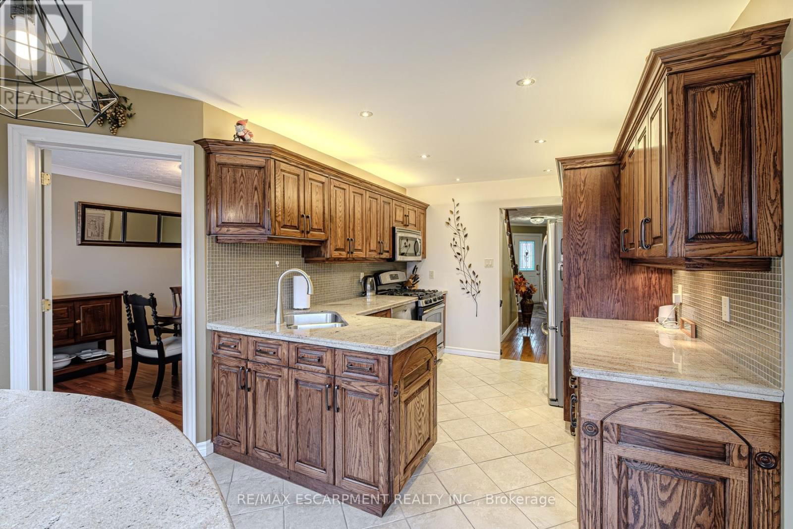 106 RUSHDALE DRIVE Image 15