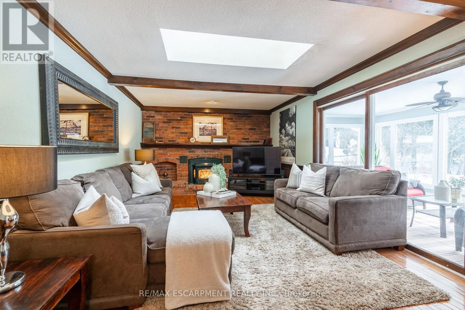 1 ACREDALE DRIVE Image 12