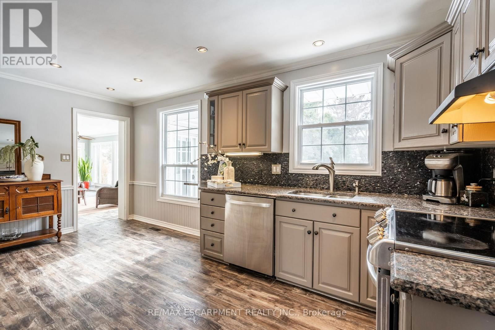 1 ACREDALE DRIVE Image 18