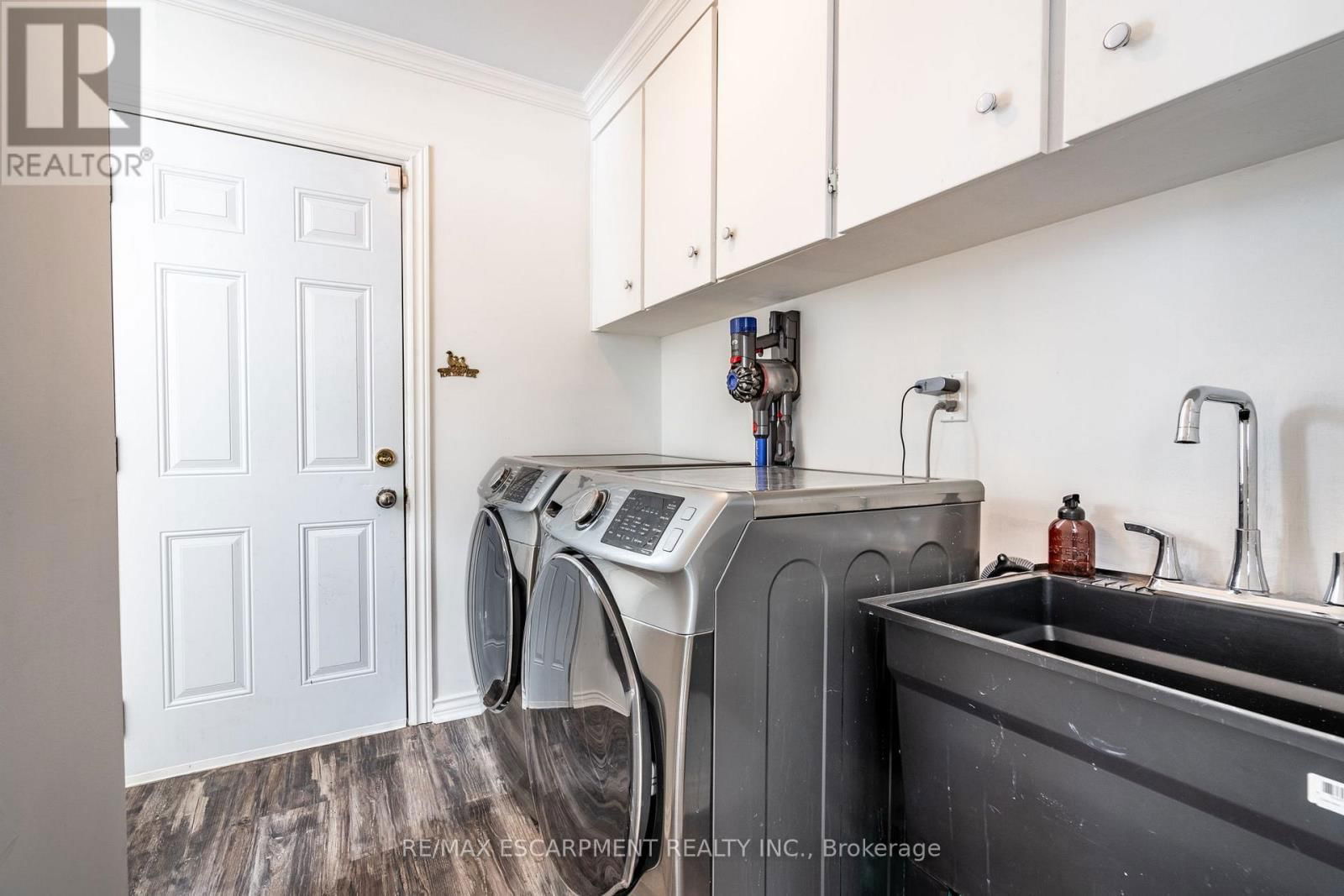 1 ACREDALE DRIVE Image 22