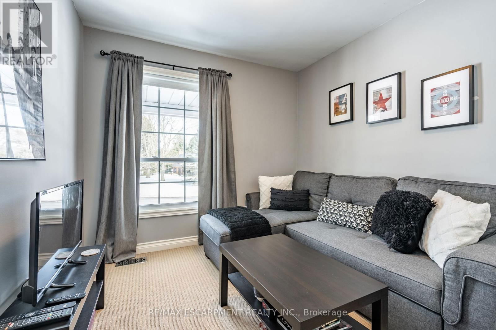 1 ACREDALE DRIVE Image 25