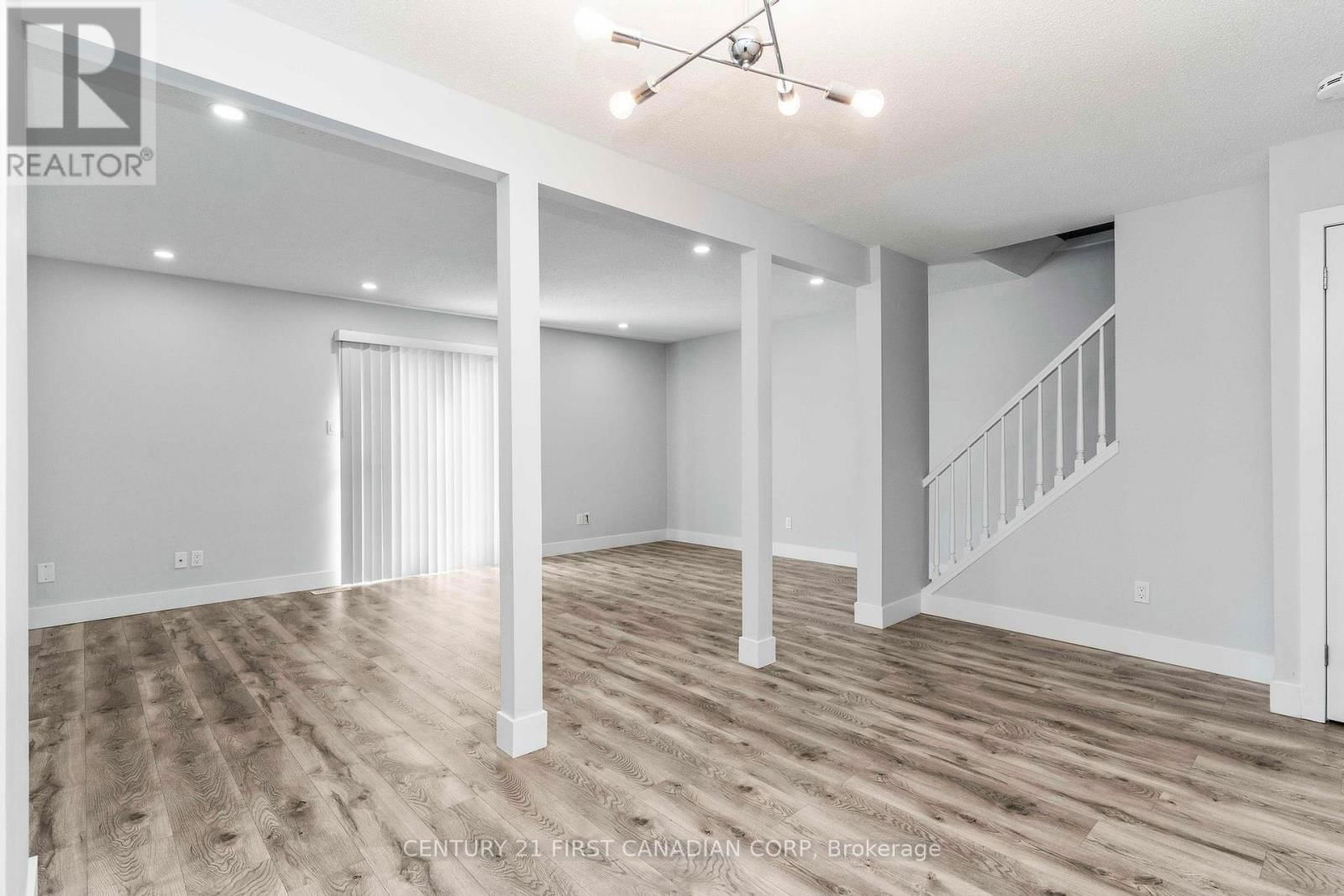 21 - 25 ERICA CRESCENT Image 11