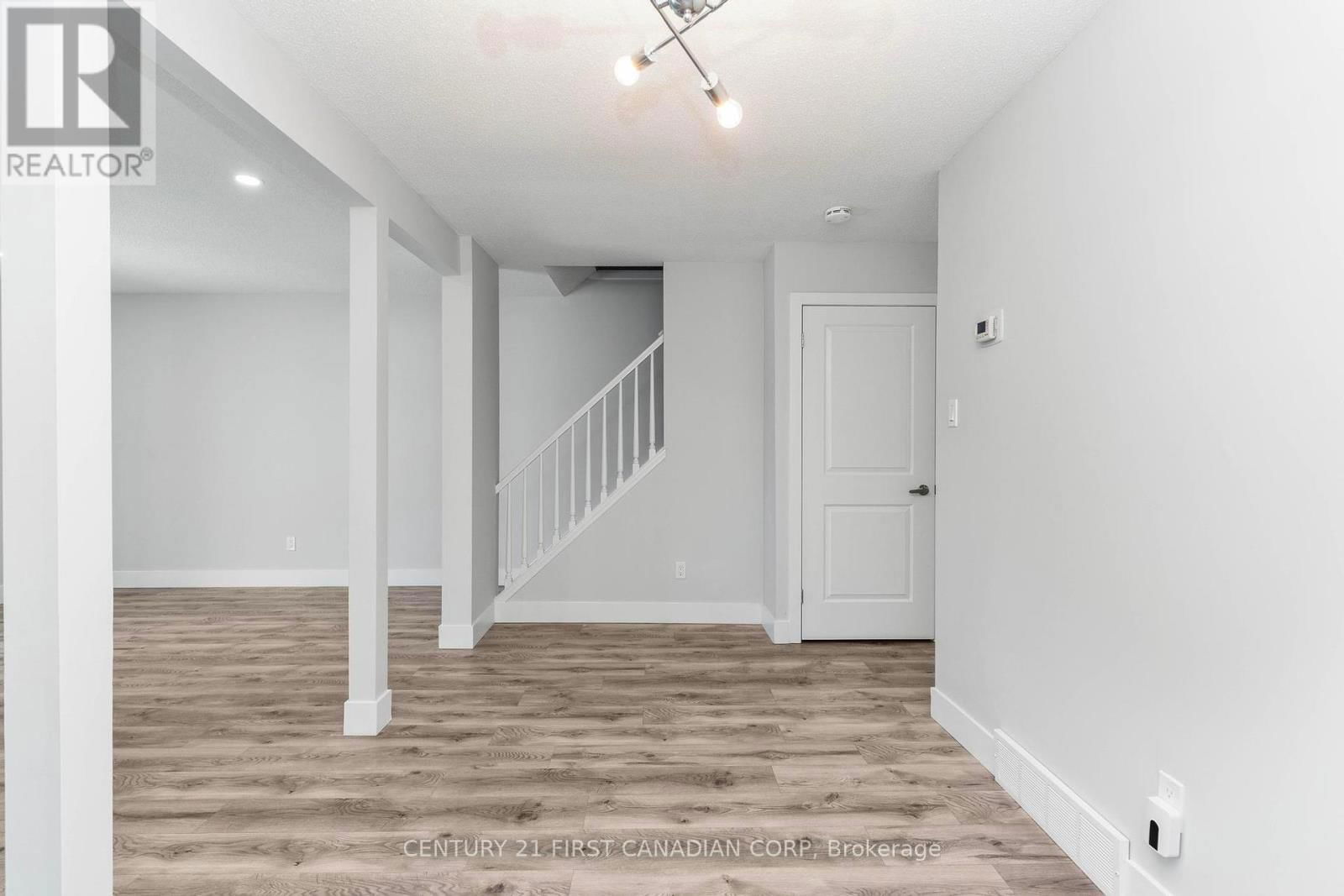 21 - 25 ERICA CRESCENT Image 12