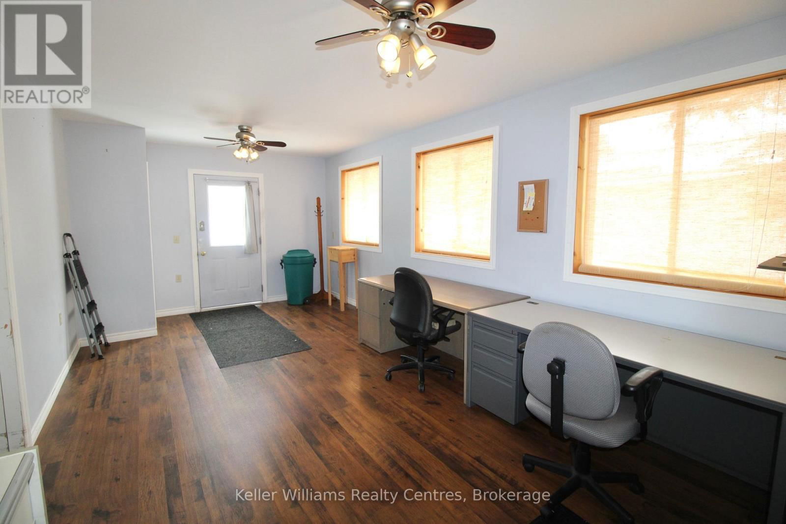 55 - 302694 DOUGLAS STREET Image 10