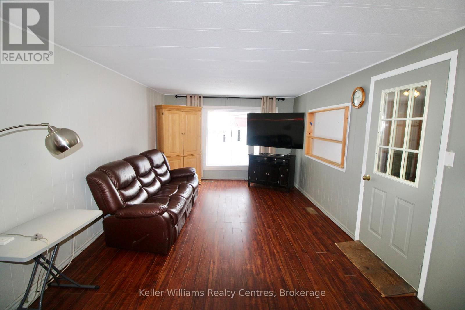 55 - 302694 DOUGLAS STREET Image 12