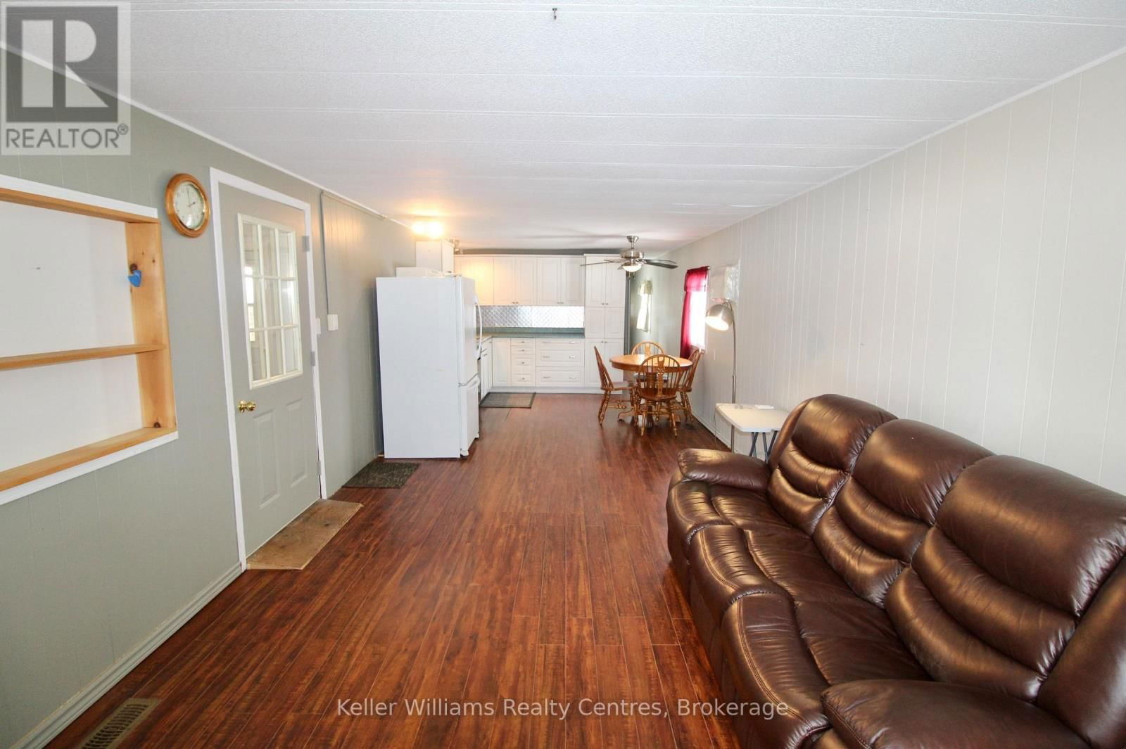 55 - 302694 DOUGLAS STREET Image 13