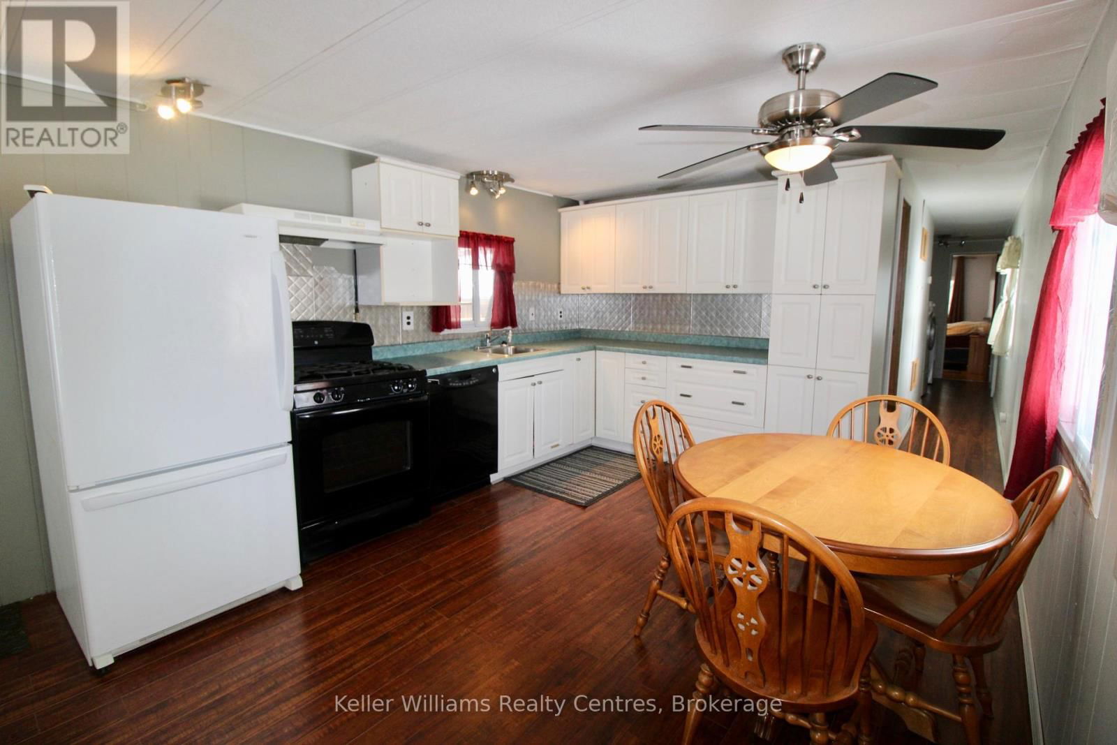55 - 302694 DOUGLAS STREET Image 14