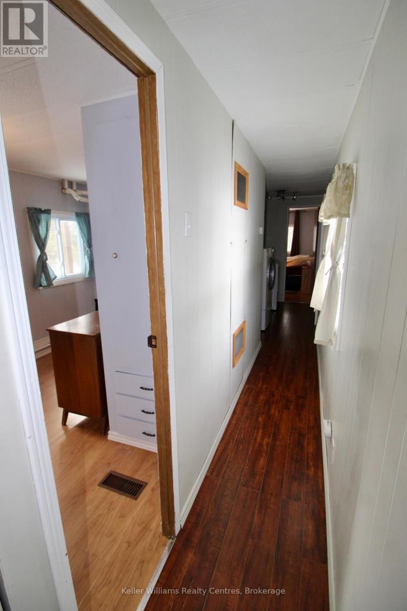 55 - 302694 DOUGLAS STREET Image 15