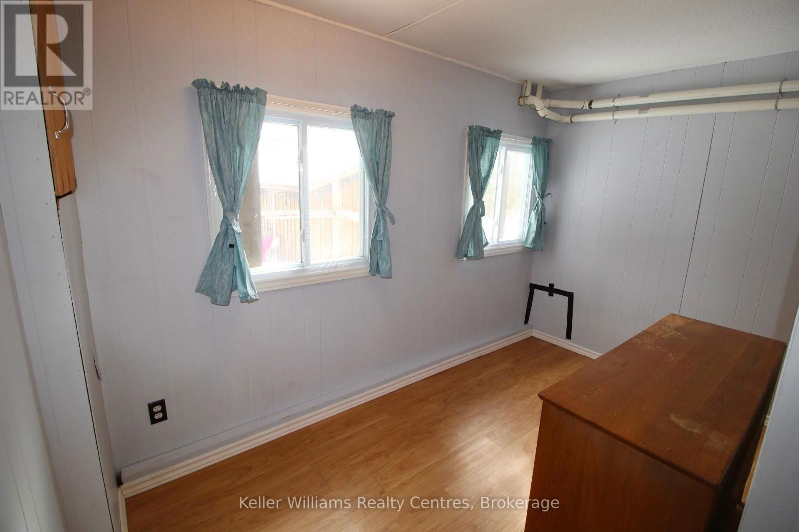 55 - 302694 DOUGLAS STREET Image 16