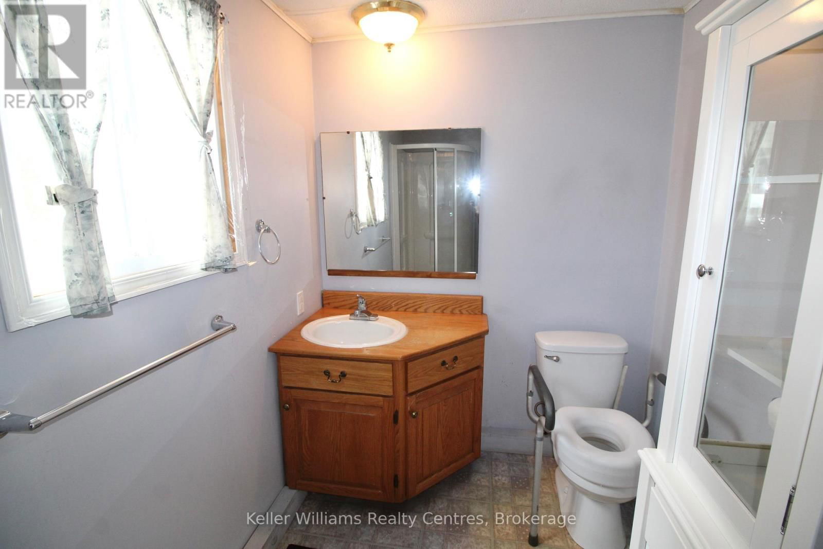 55 - 302694 DOUGLAS STREET Image 20