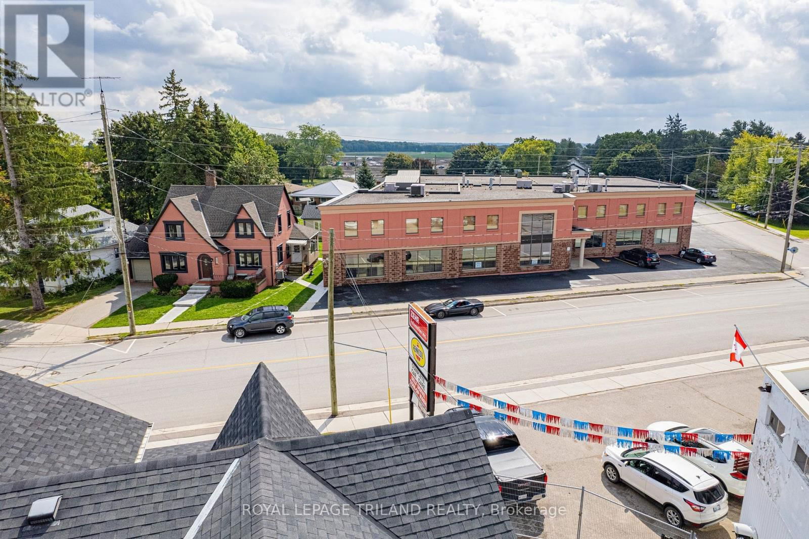101 WOODSTOCK STREET SOUTH Image 32