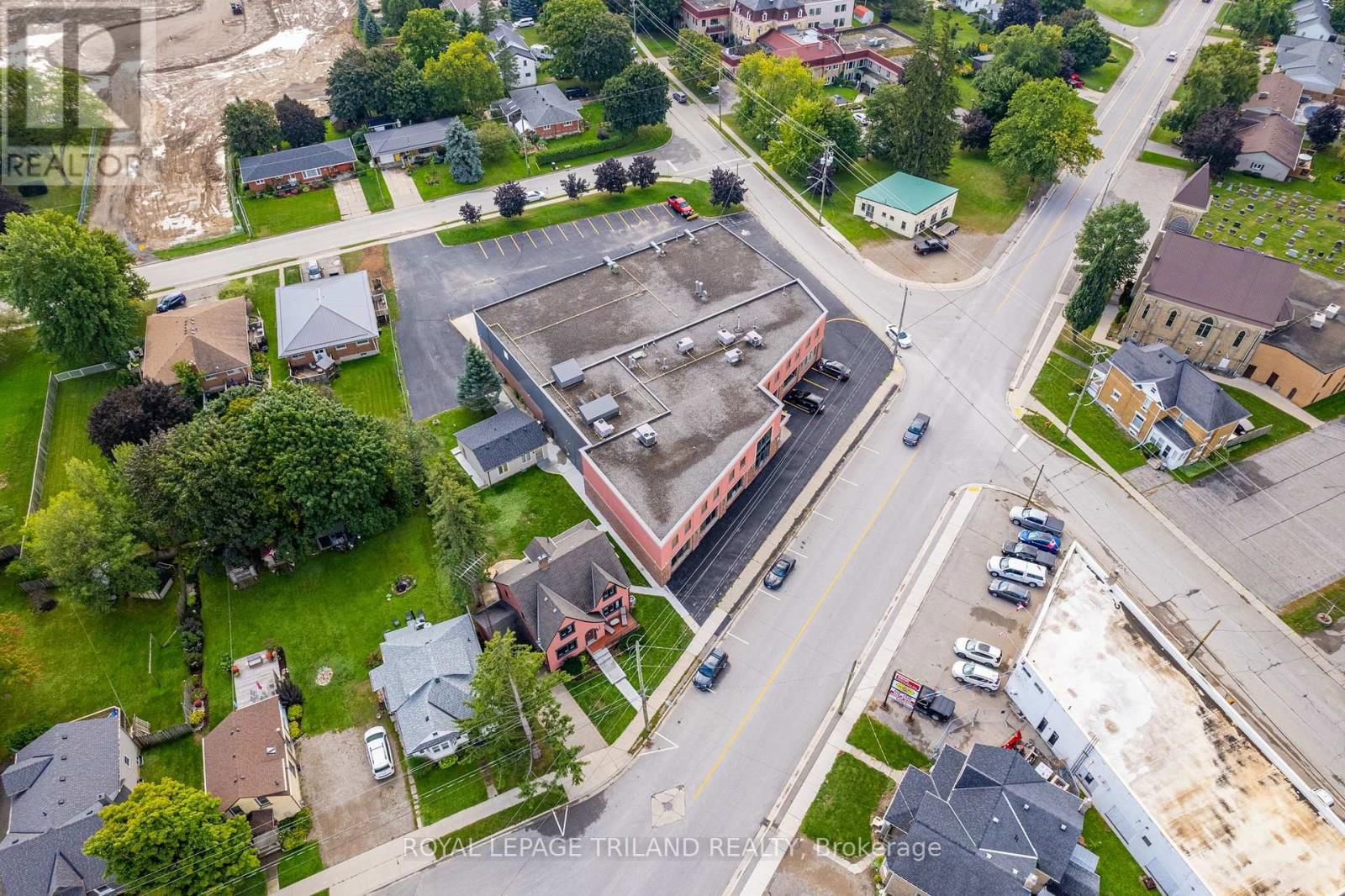 101 WOODSTOCK STREET SOUTH Image 37