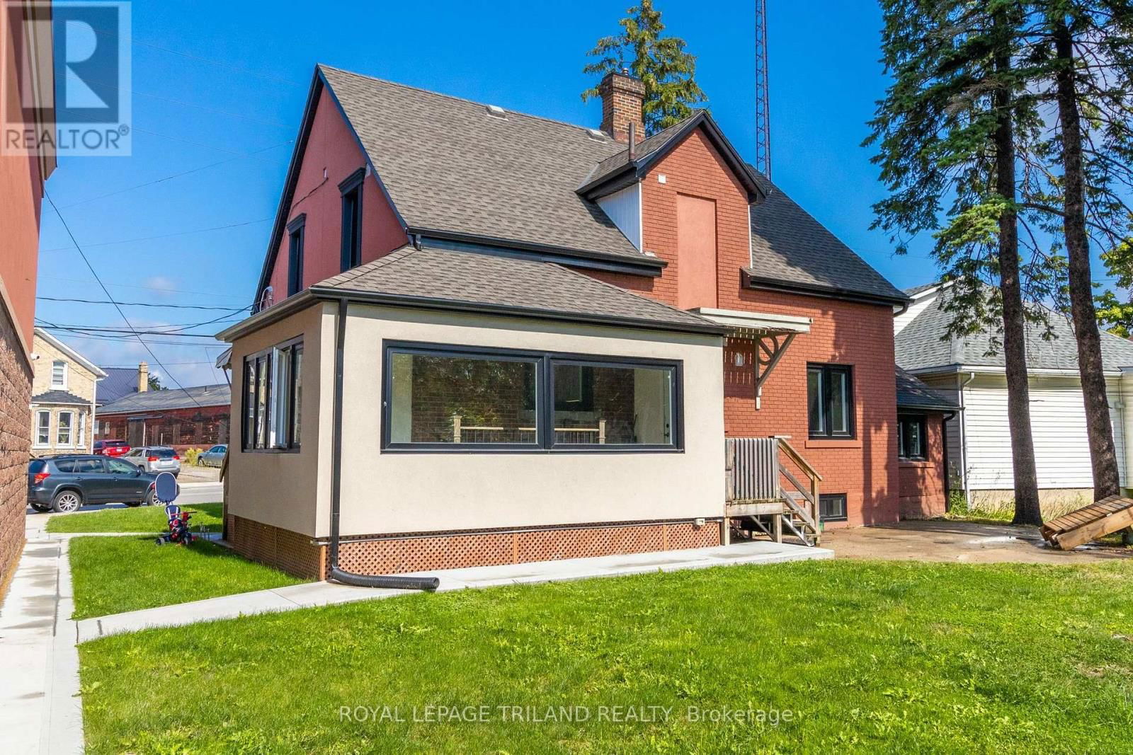 101 WOODSTOCK STREET SOUTH Image 45