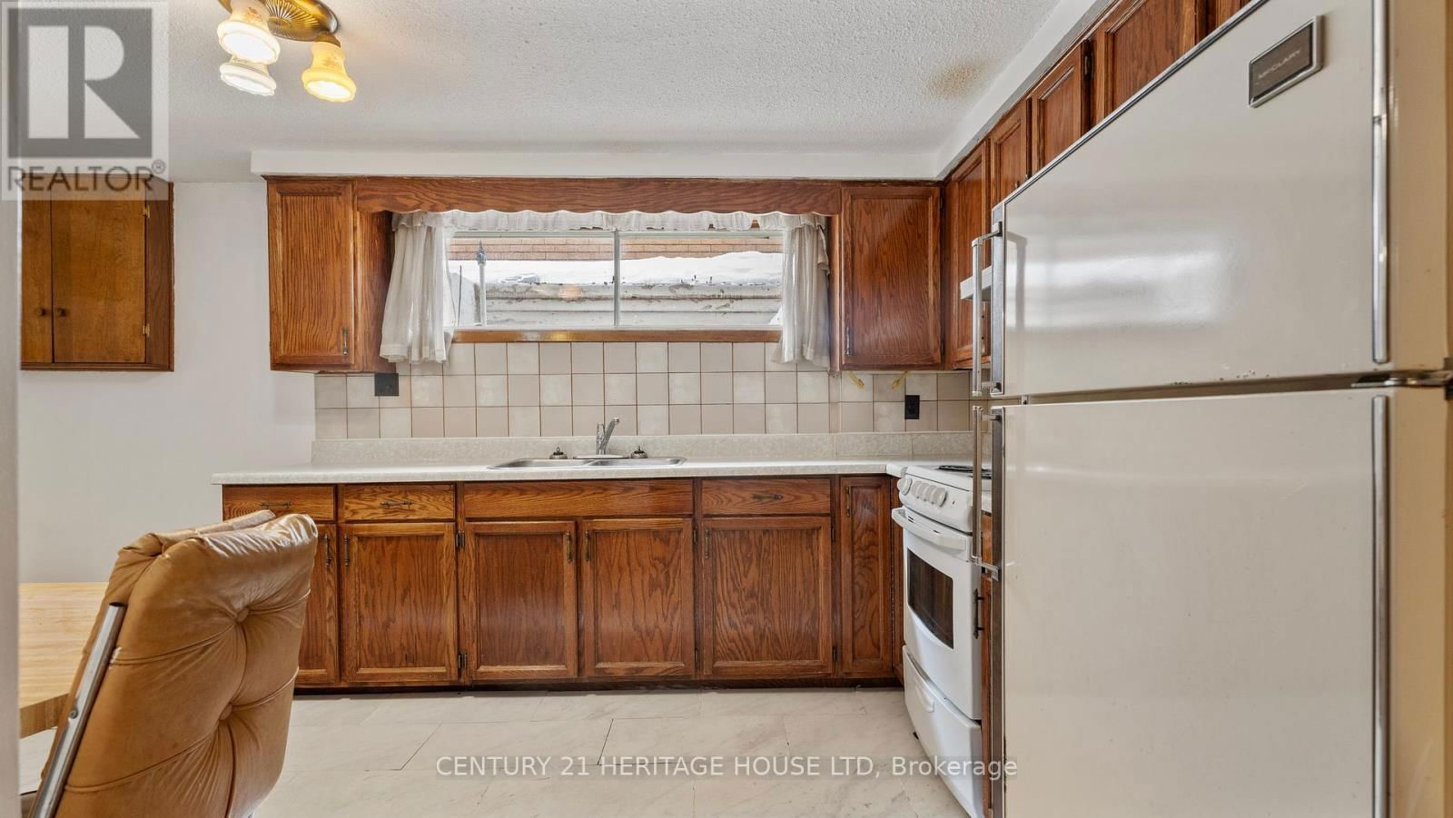 195 PARIS ROAD Image 25