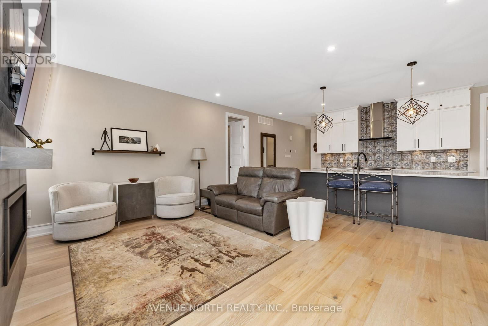 742 COAST CIRCLE Image 15