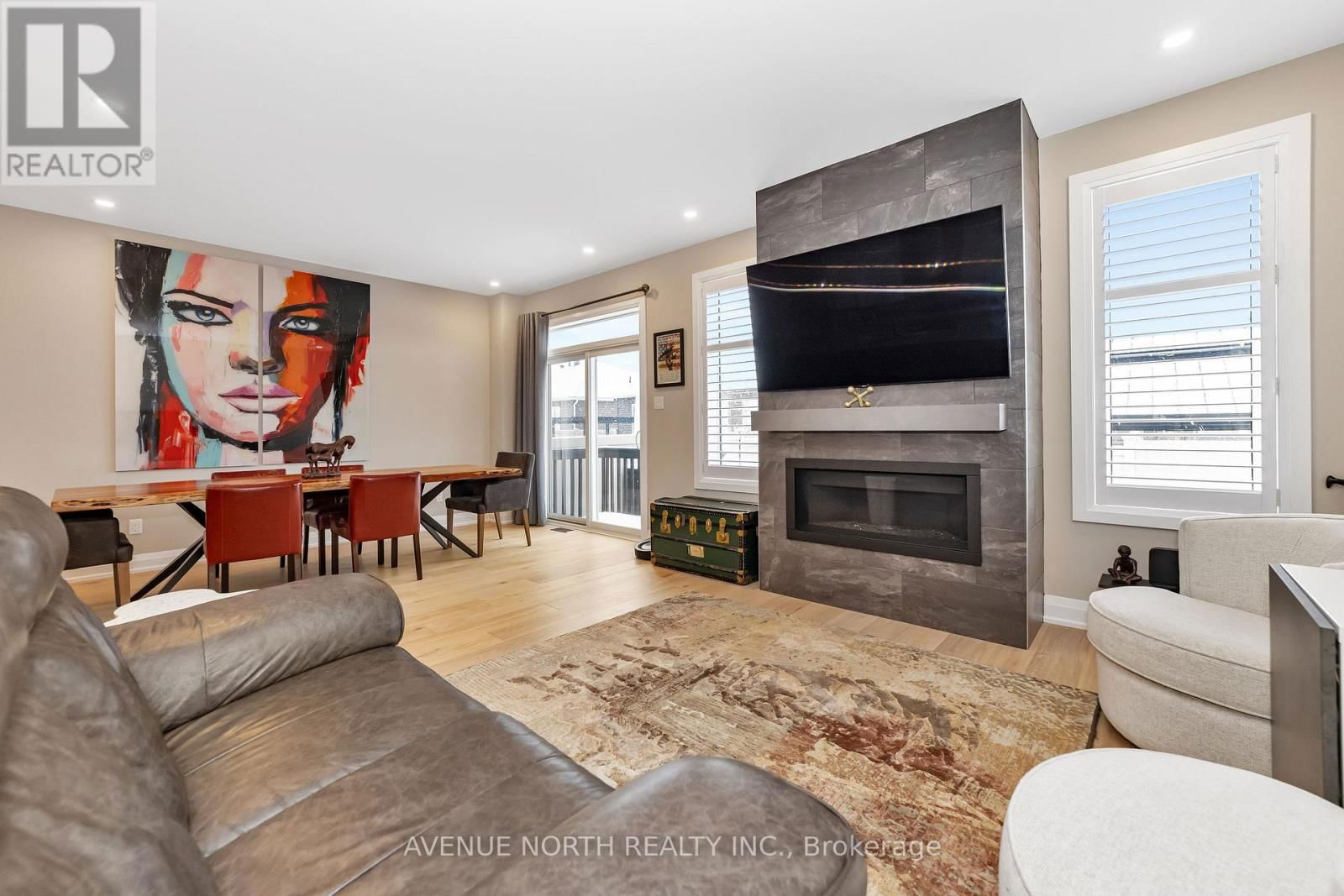 742 COAST CIRCLE Image 16