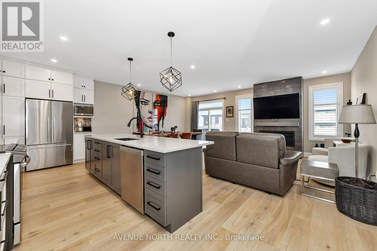 742 COAST CIRCLE Image 9
