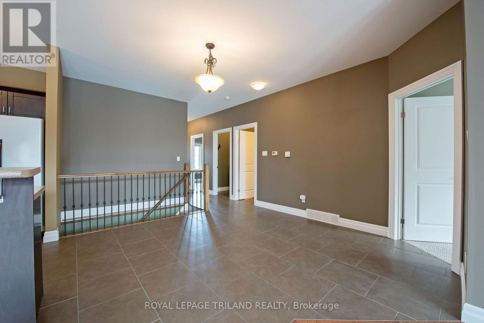 9 - 1571 CORONATION DRIVE Image 12