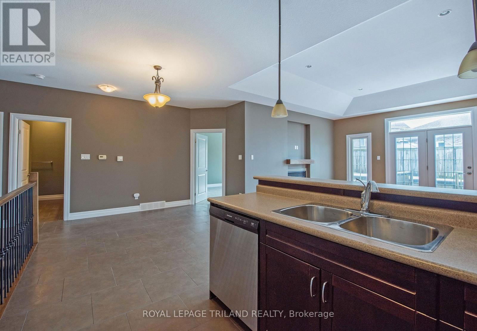 9 - 1571 CORONATION DRIVE Image 18