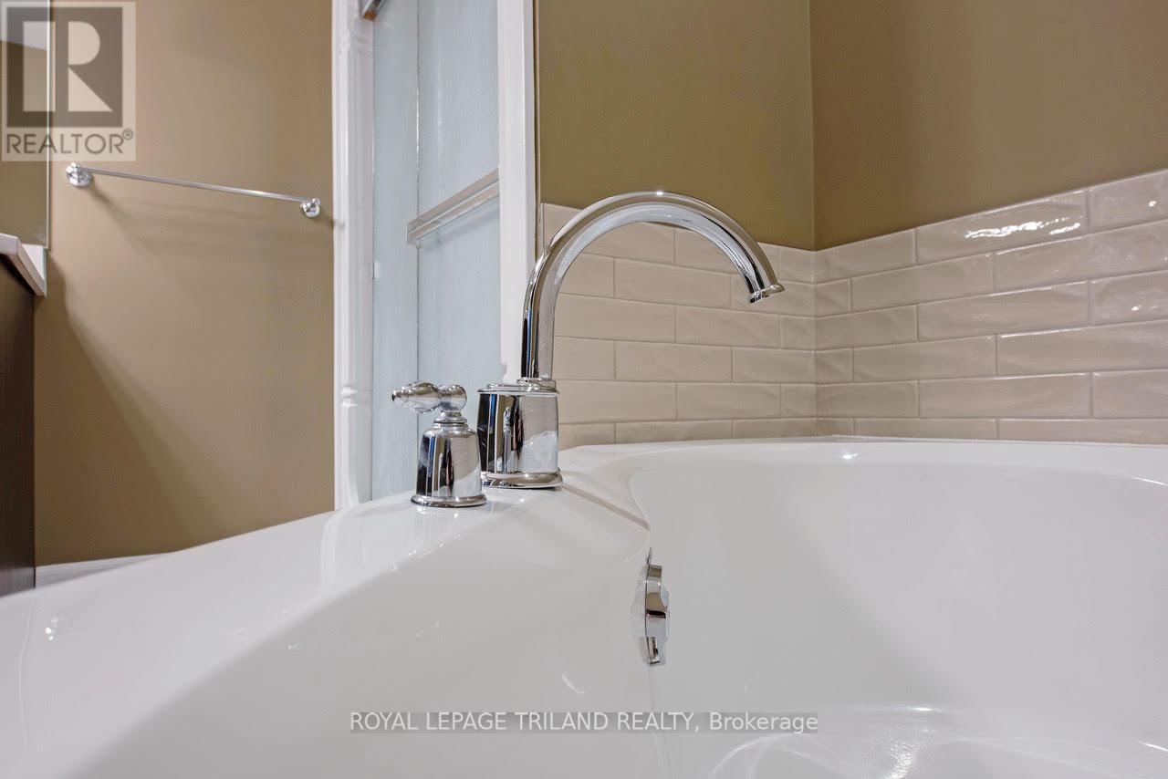 9 - 1571 CORONATION DRIVE Image 31